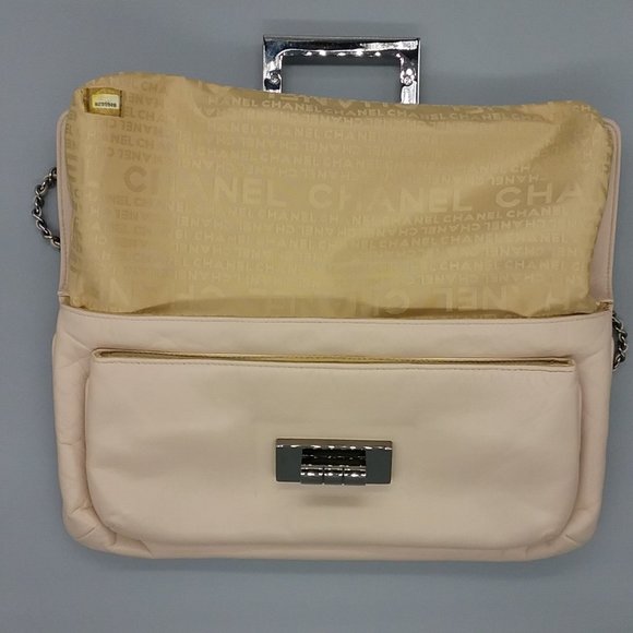 SOLD! 🤑 CHANEL Mademoiselle East West Flap - Picture 12 of 17